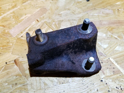 08 09 10 Scion Xb 2.4l Engine Mount Bracket OEM