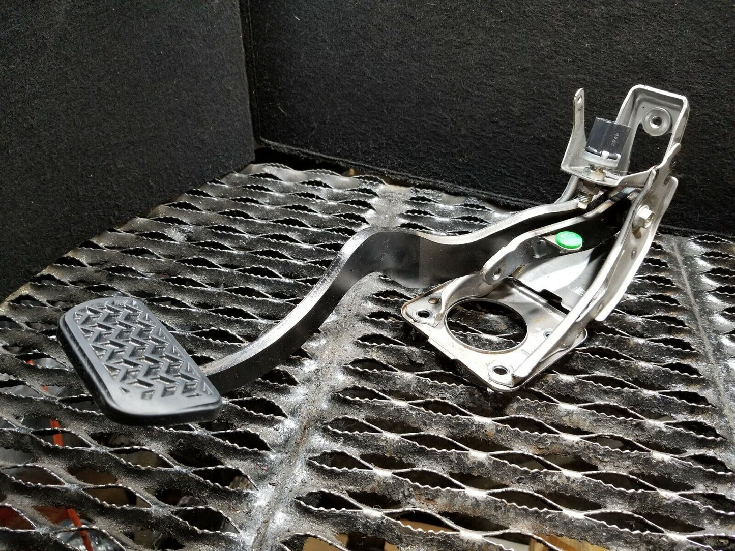 2004 2005 2006 Scion Xa Brake Pedal OEM