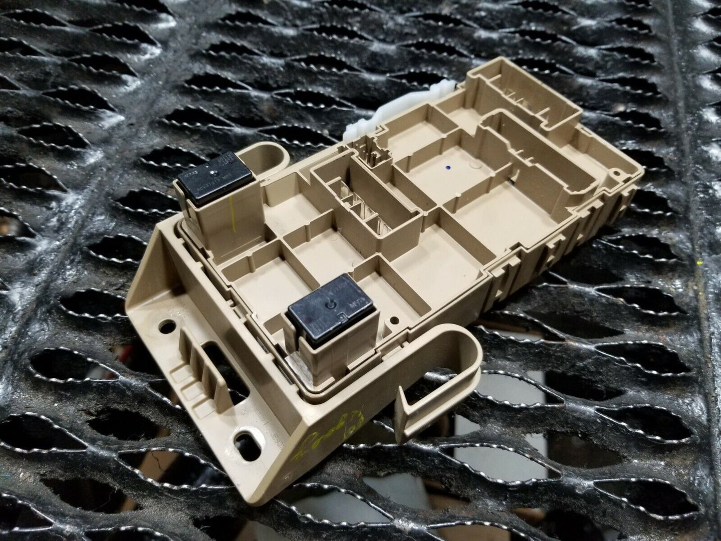 10 11 12 13 14 Subaru Legacy 2.5 At Interior Fuse Box 82201aj00a OEM