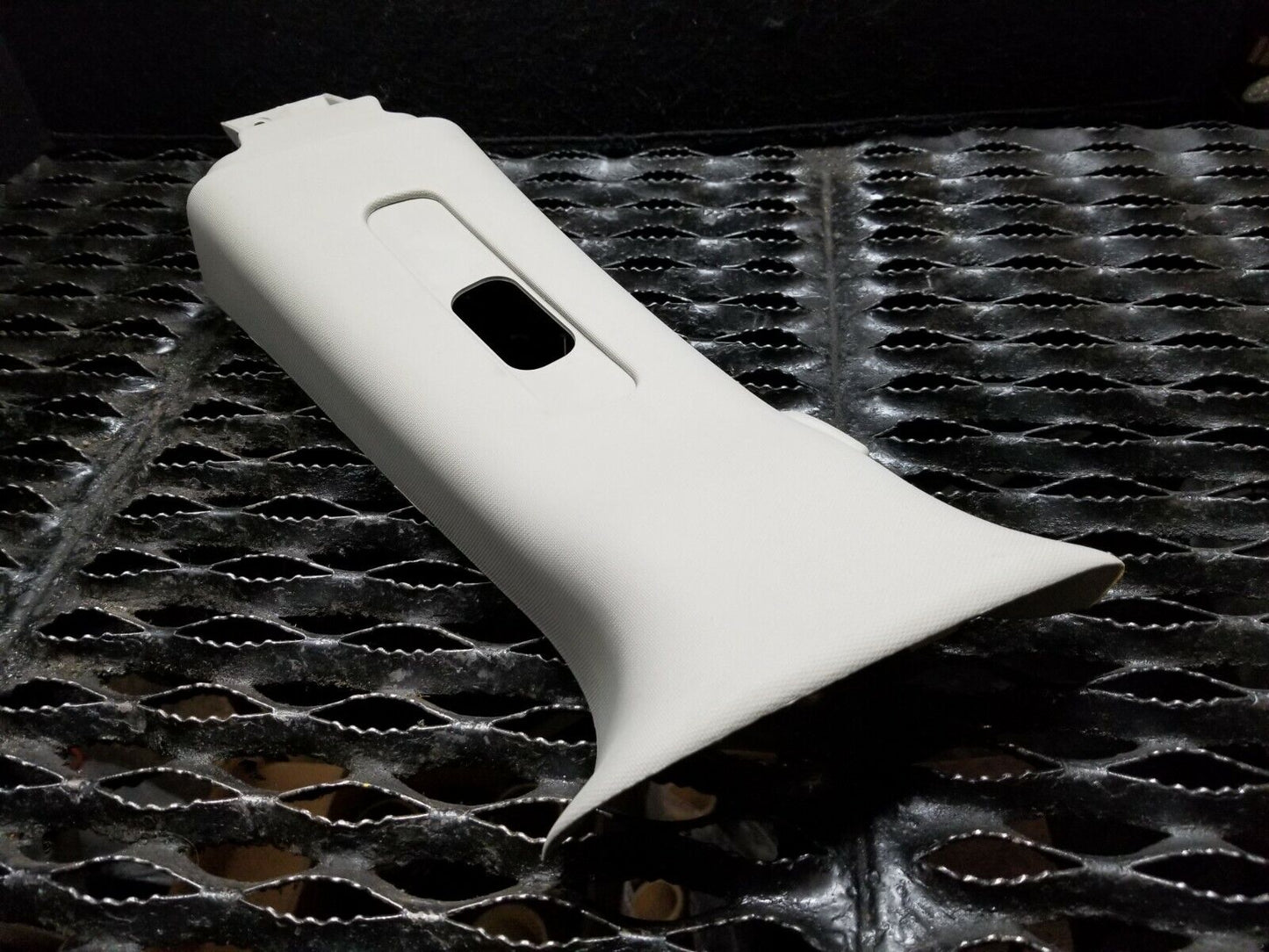 05 06 07 Dodge Magnum Left Driver Side B Pillar Upper Trim Cover OEM