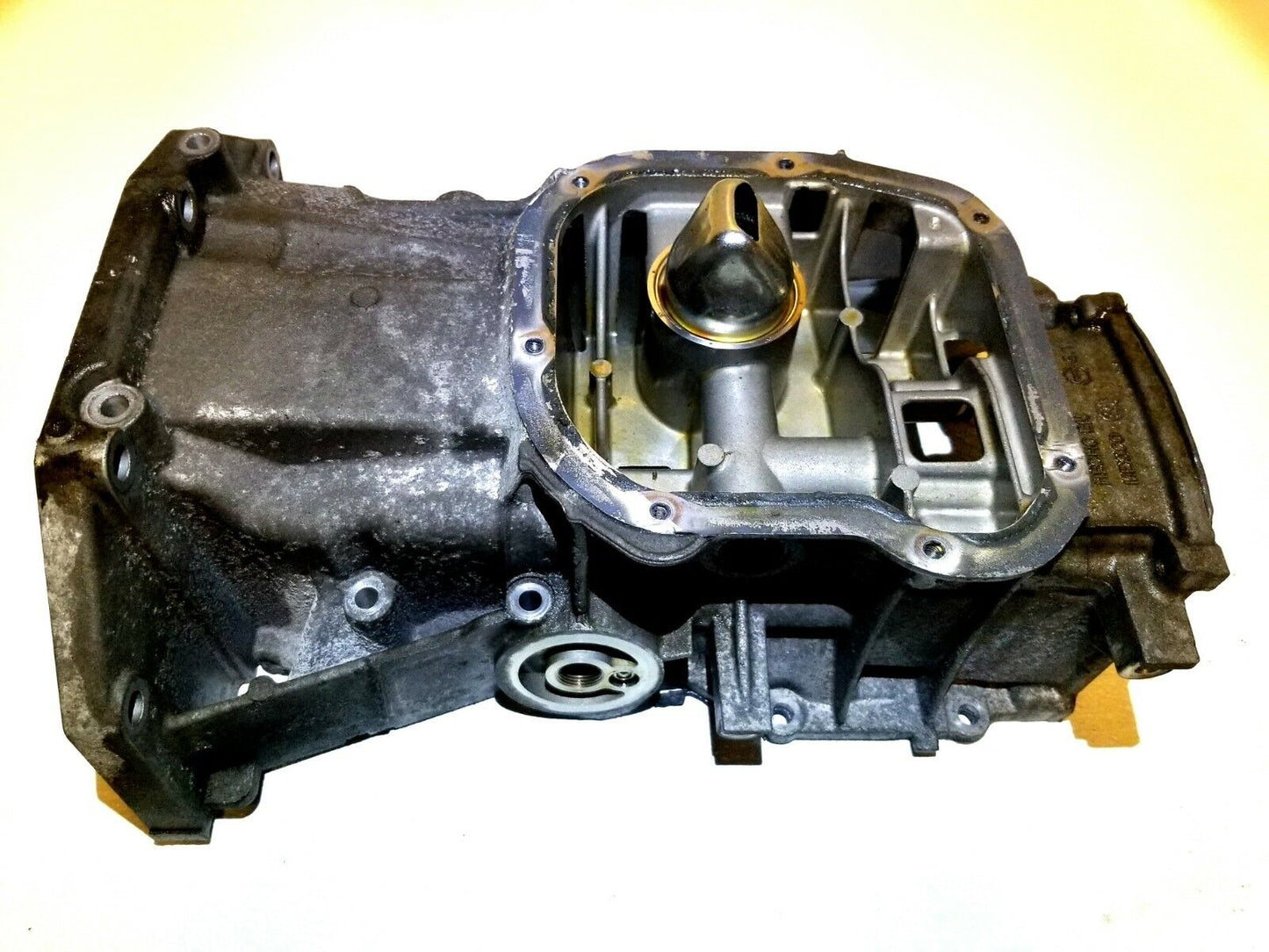 15 16 17 Nissan Versa 1.6l Engine Oil Pan Upper OEM