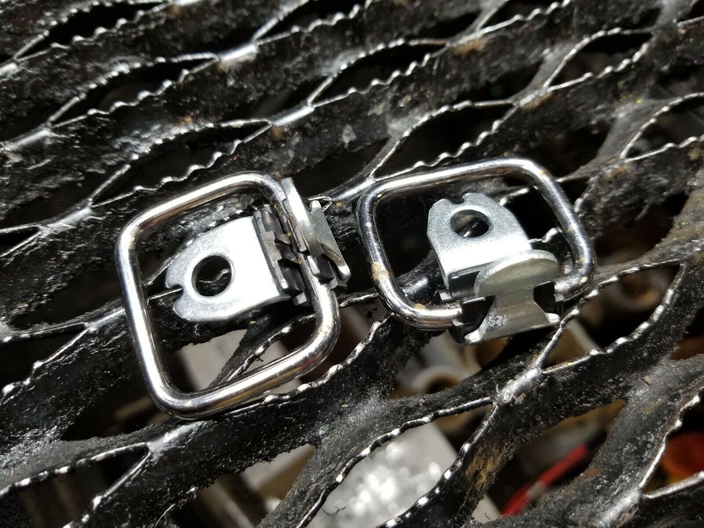 06 07 08 09 10 BMW 650i E63 Cargo Hook 2pcs OEM