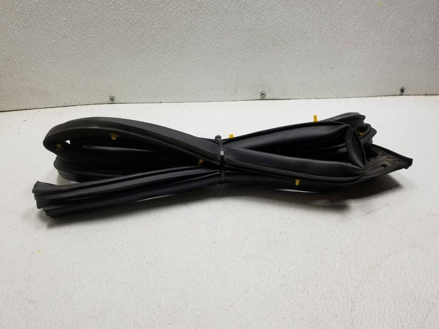 14 15 16 17 Hyundai Elantra Gt Door Weatherstrip Seal Rear Right Pass OEM