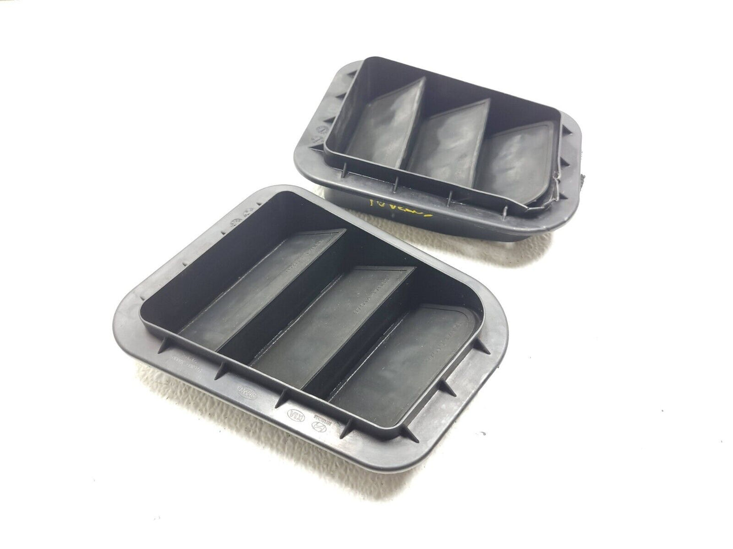 12 13 14 15 16 Hyundai Veloster Quarter Air Drafter Pressure Vent Lh & Rh  OEM