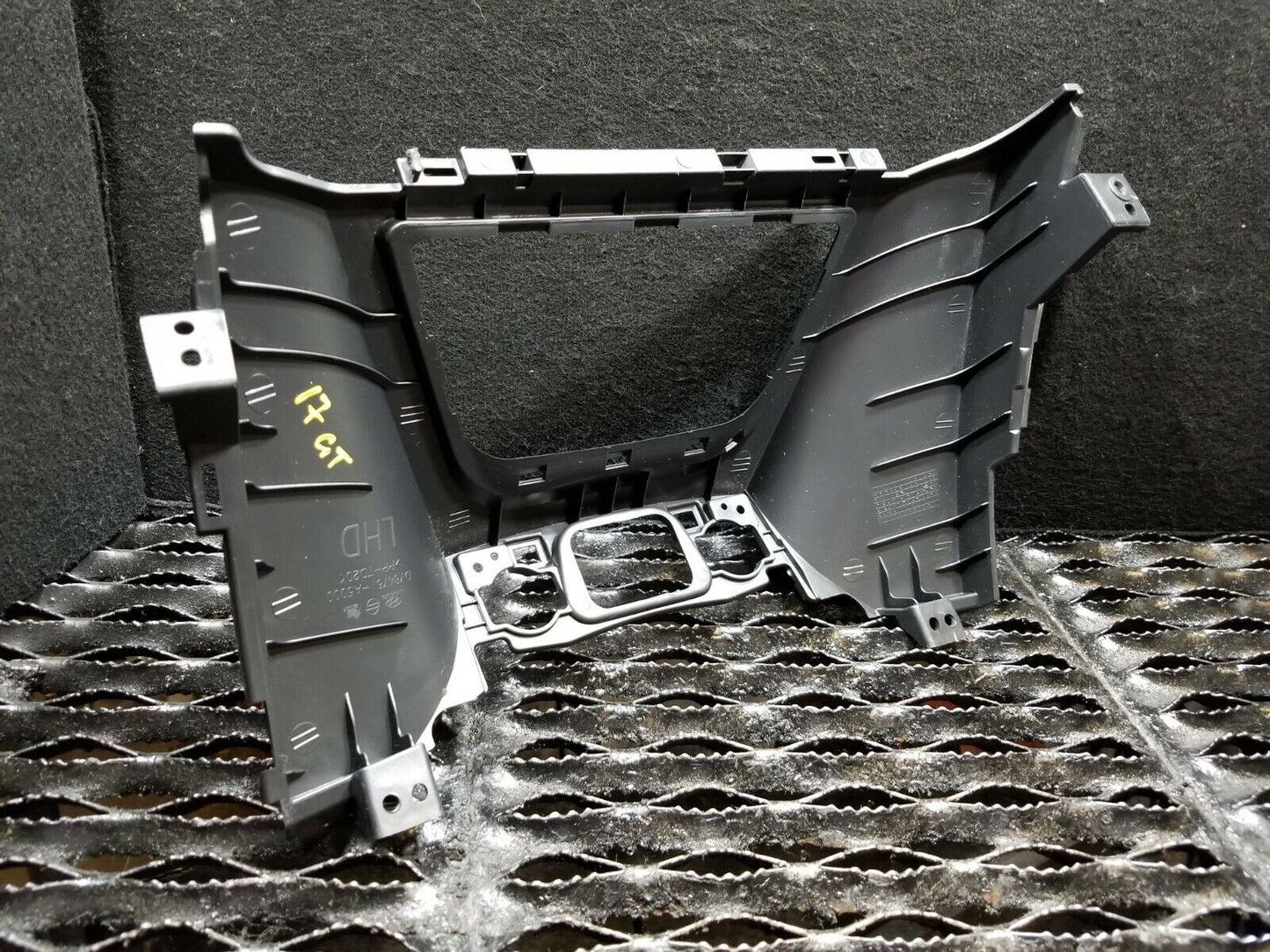 15 16 17 Hyundai Elantra Gt Center Lower Dash Trim Bezel OEM 35k Miles