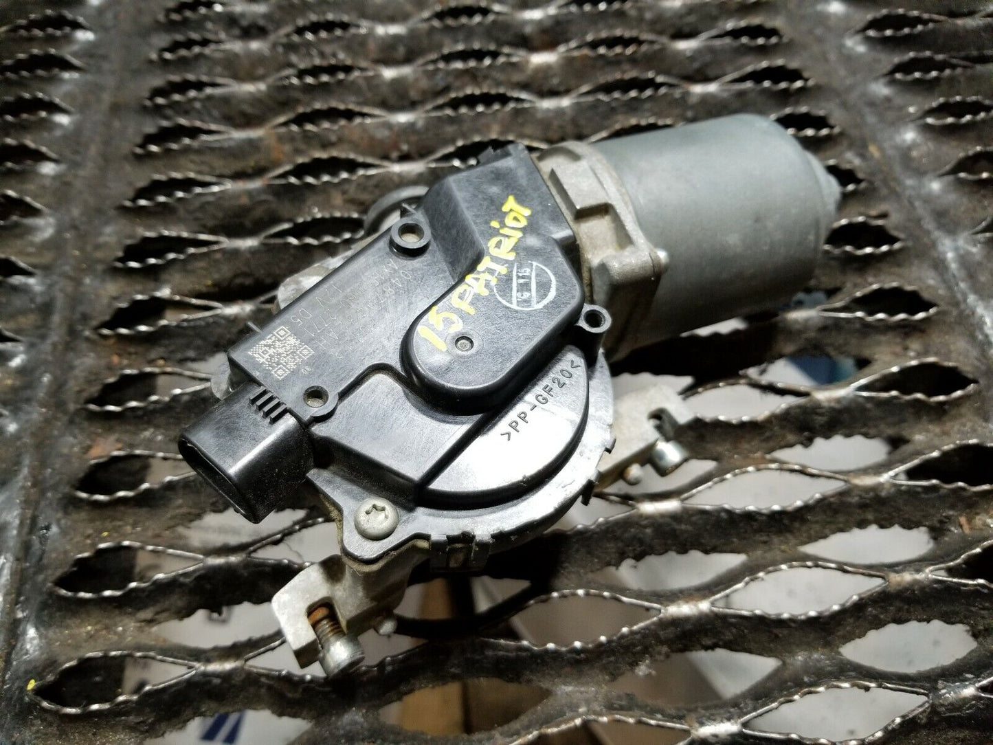 12 13 14 15 16 Jeep Patriot Front Windshield Wiper Motor OEM 54k Miles