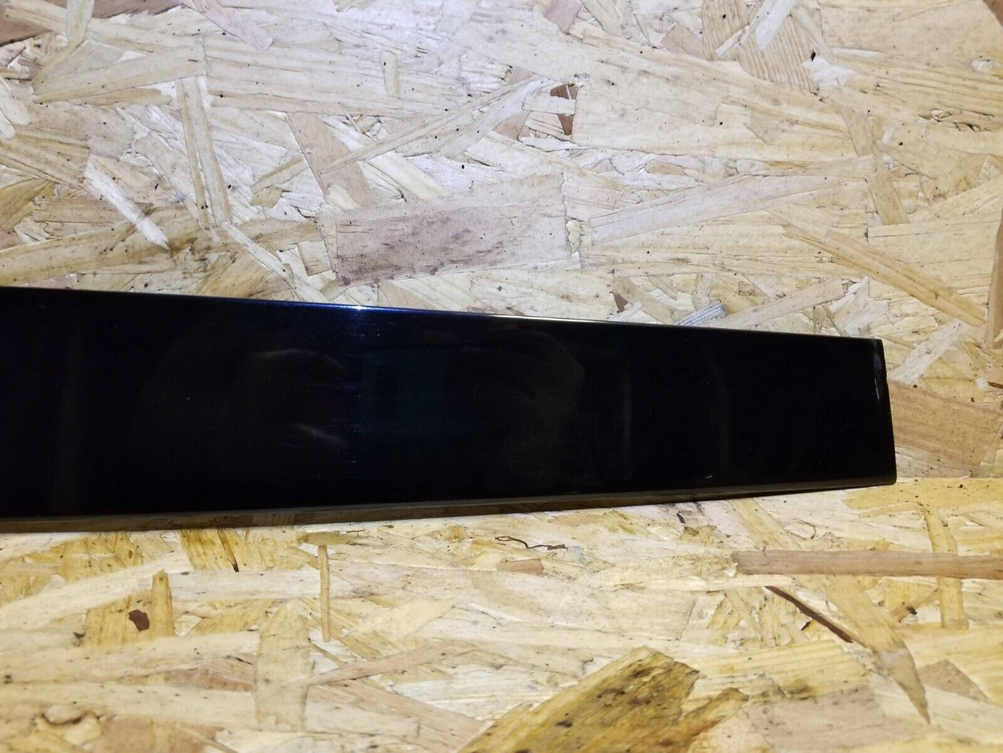 07 08 09 10 11 12 GMC Acadia Front Left Driver Side Door B Pillar Molding OEM