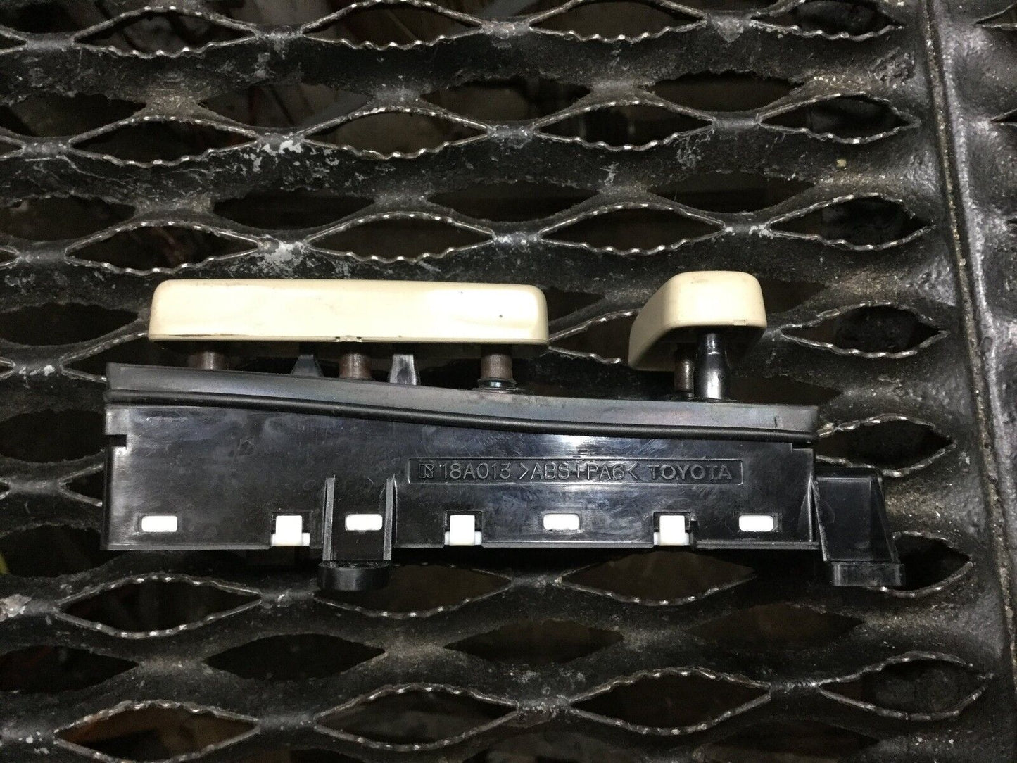 98 99 00 01 02 03 04 05 Lexus GS300 Front Left Driver Seat Switch Control OEM