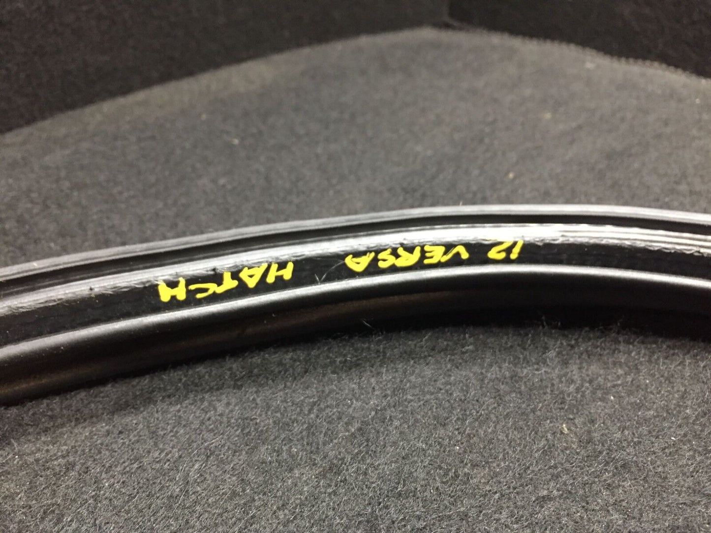 07 08 09 10 11 12 Nissan Versa Htchback Trunk Lid Weatherstrip Seal OEM D17