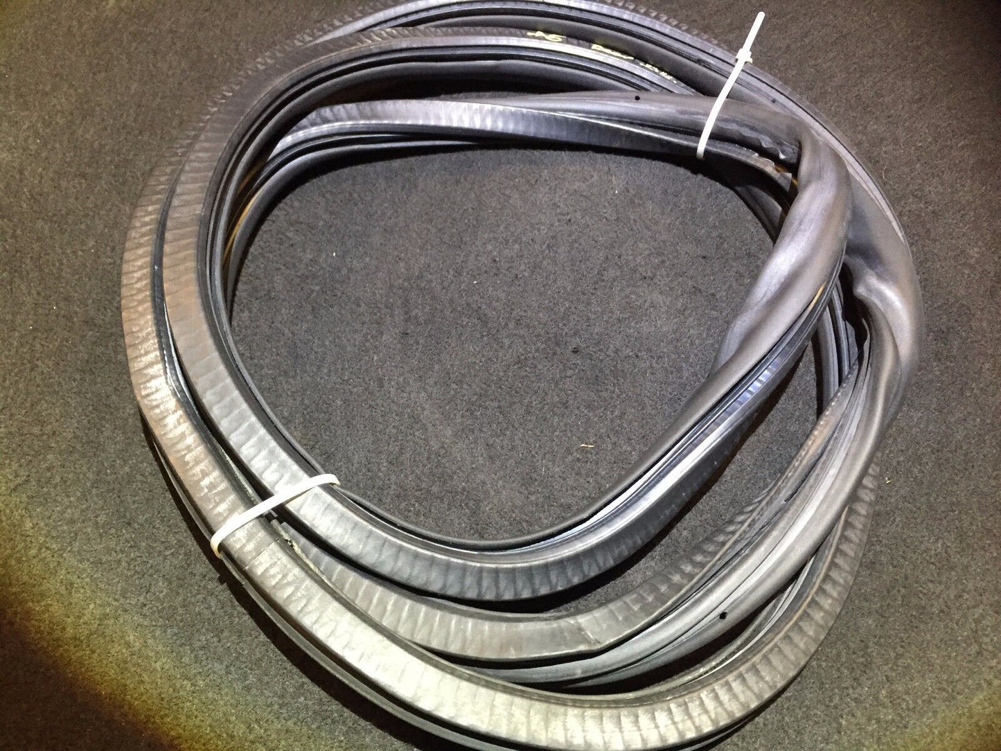 05 06 07 08 Audi A6 C6 Sedan Rear Left Driver Side Door Weatherstrip Seal OEM