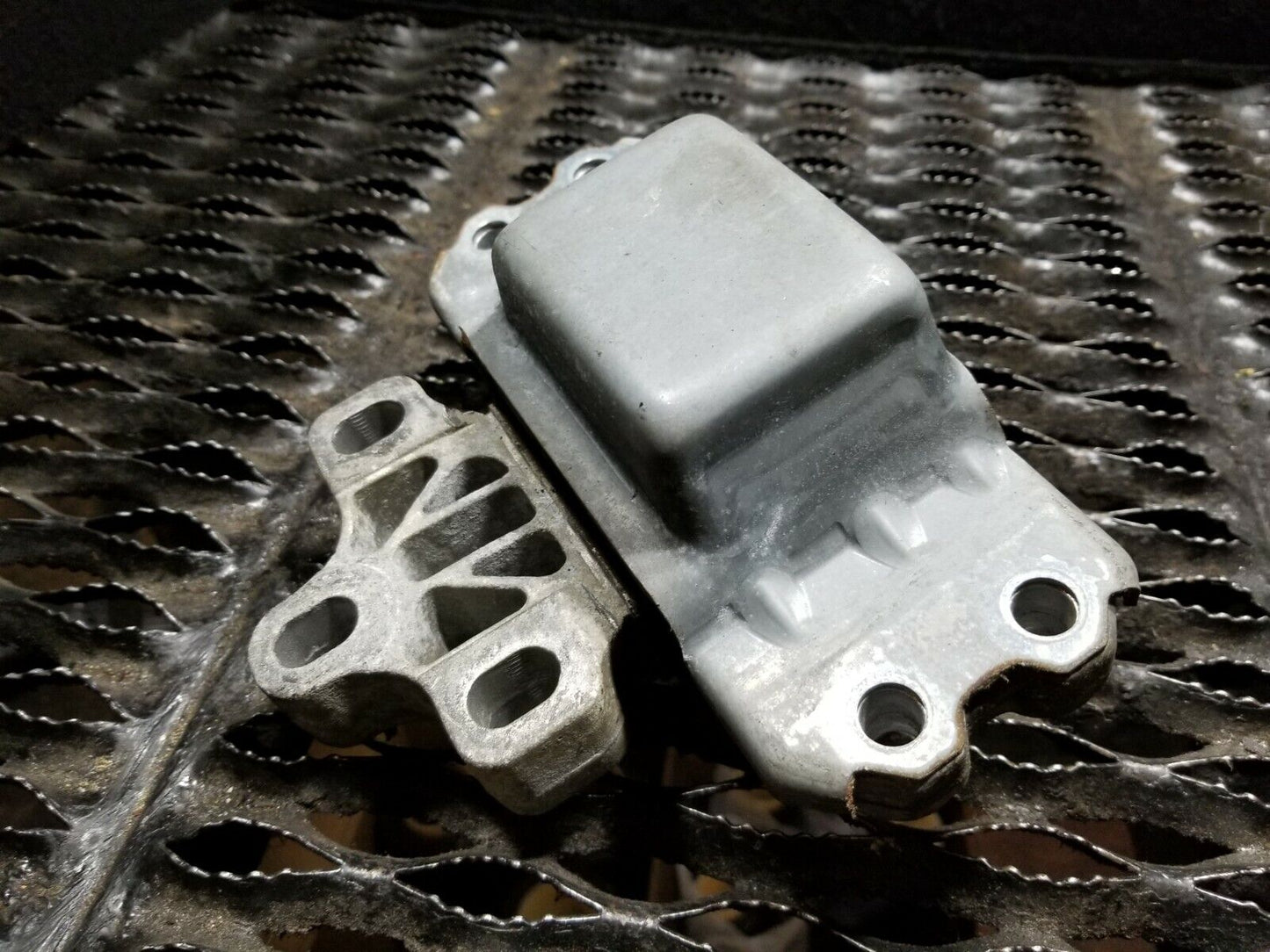 10 11 12 13 14 VW Golf GTI 2dr Engine Transmission Mount Left Driver Side OEM