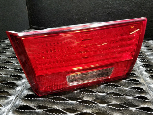 06 07 08 09 10 Hyundai Sonata Right Passenger Side Inner Tail Light OEM