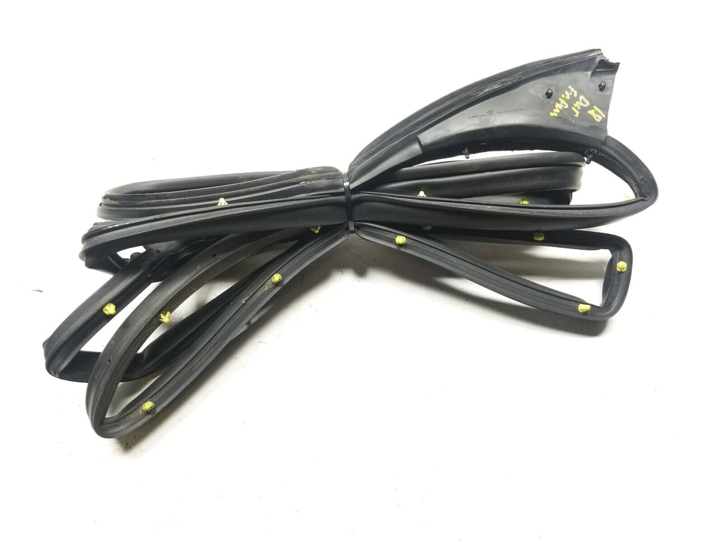 16 17 18 19 20 Dodge Durango Front Right Pass Door Weatherstrip Seal OEM