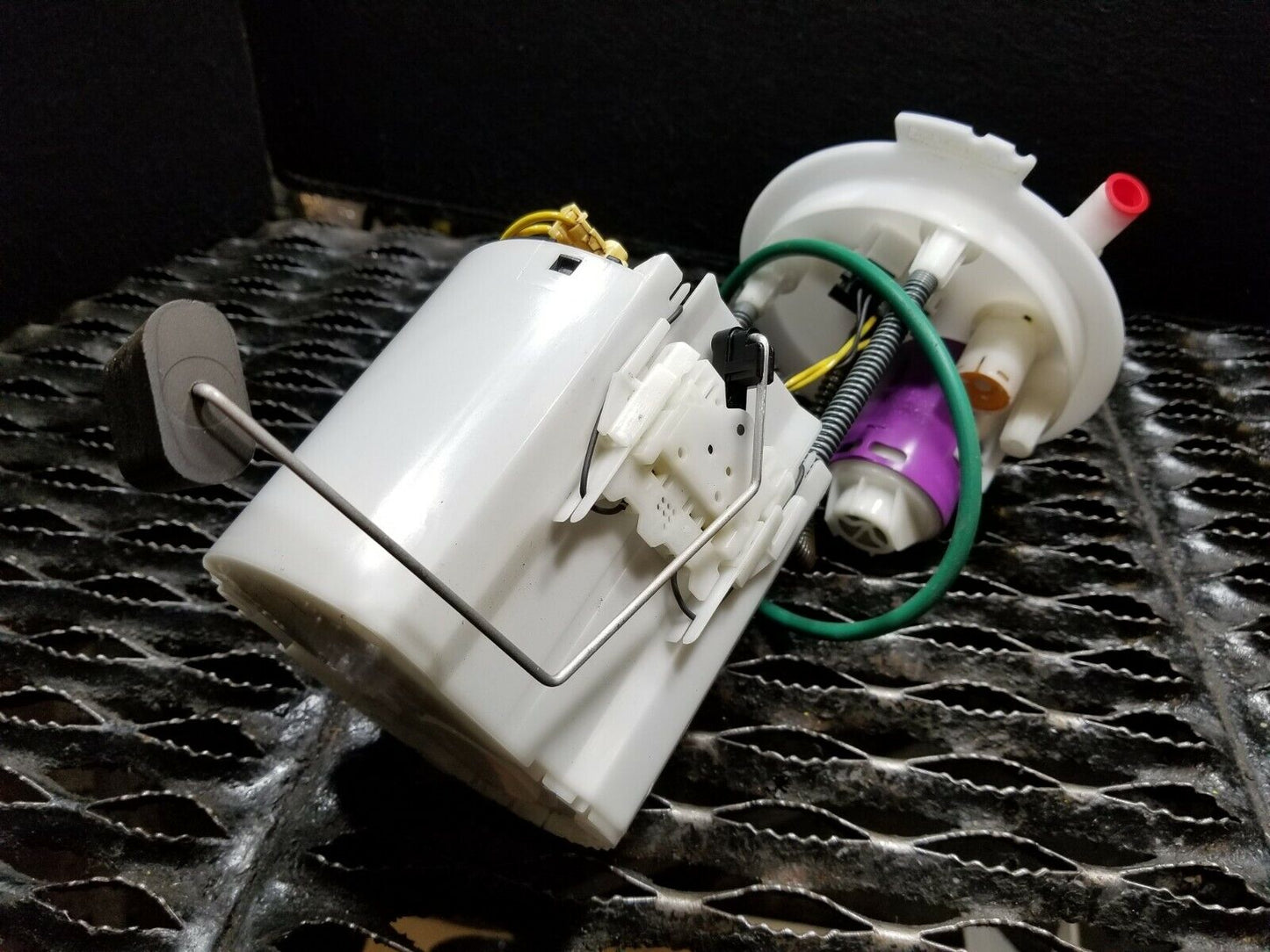 17 18 19 20 Cadillac Xt5 3.6l Fuel Pump 84074257 OEM 34k