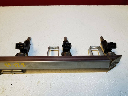 07 08 09 10 BMW E60 528i Fuel Rail W/ Injectors OEM N52