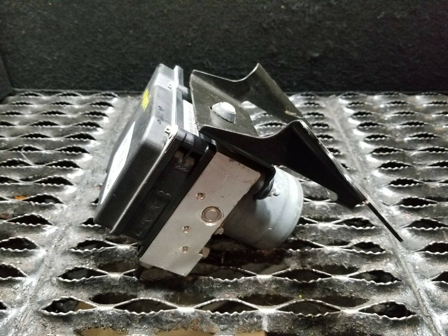 13 14 15 GMC Acadia ABS Anti Lock Brake Pump OEM