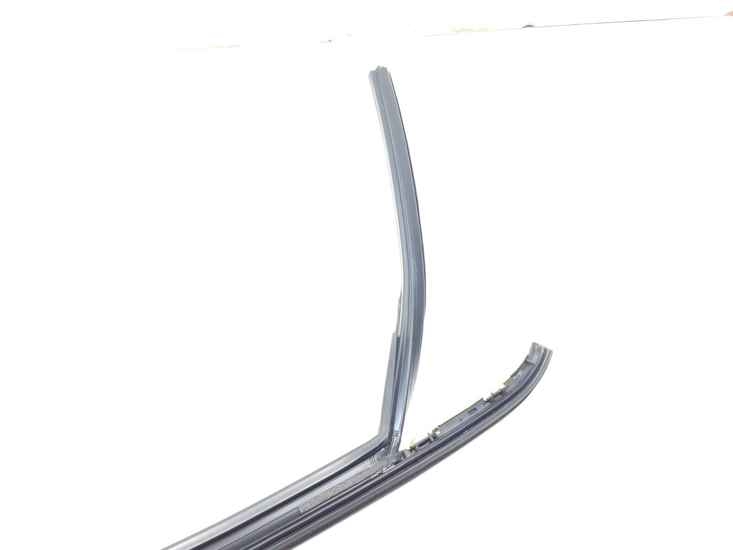 14 15 16 17 18 Jeep Cherokee Door Window Frame Seal Front Right Pass Side OEM