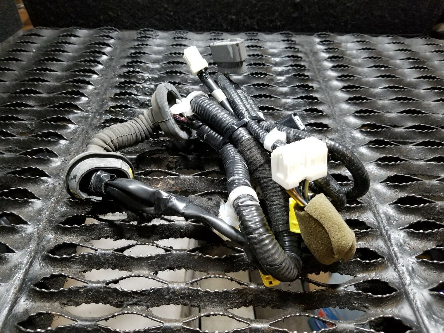 13 14 15 16 Nissan Versa Sdn Front Right Pass Door Wire Harness OEM