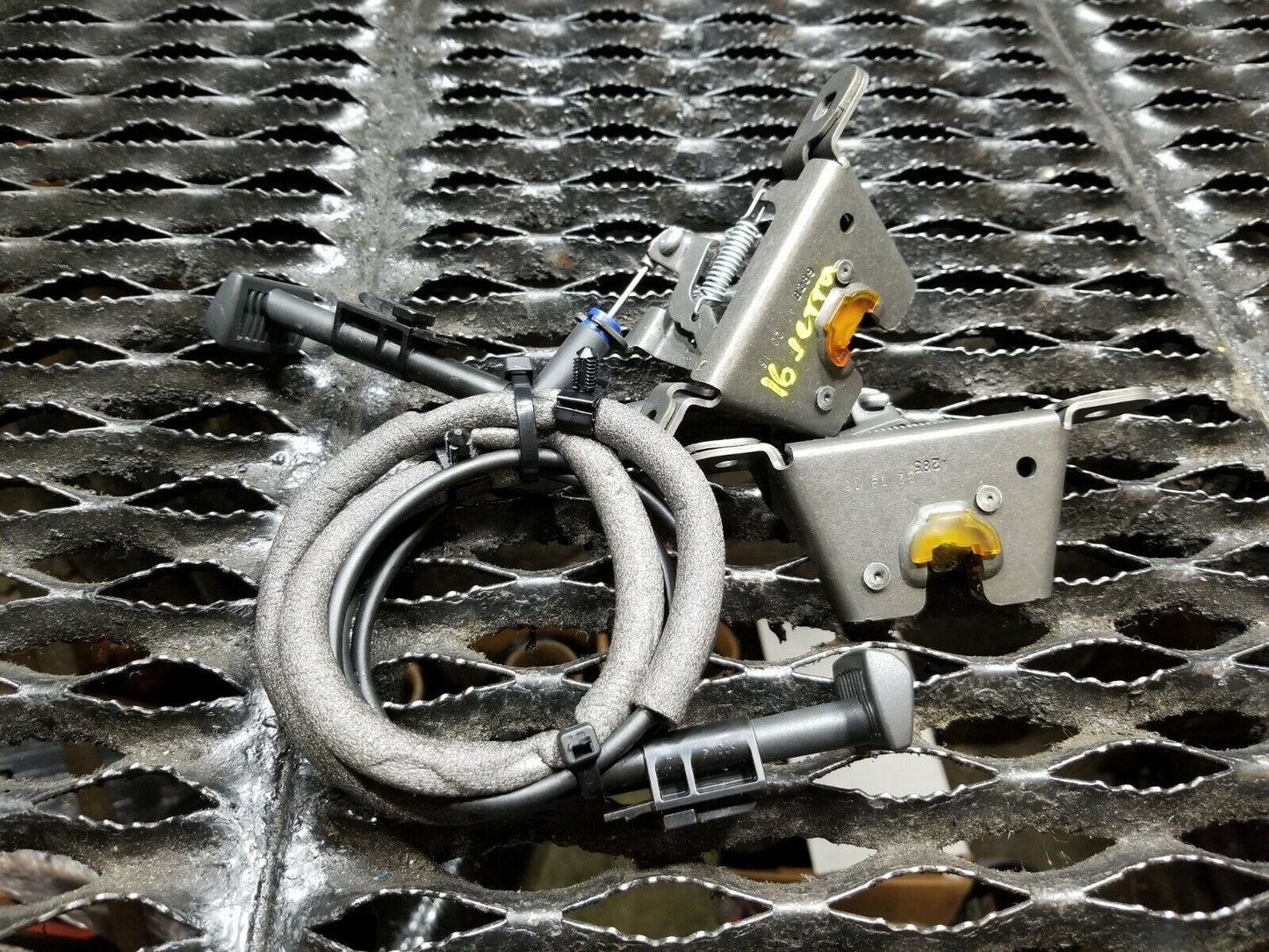 15 16 17 18 VW Jetta Rear Seat Release Fold Lock Latch 2pcs OEM 30k