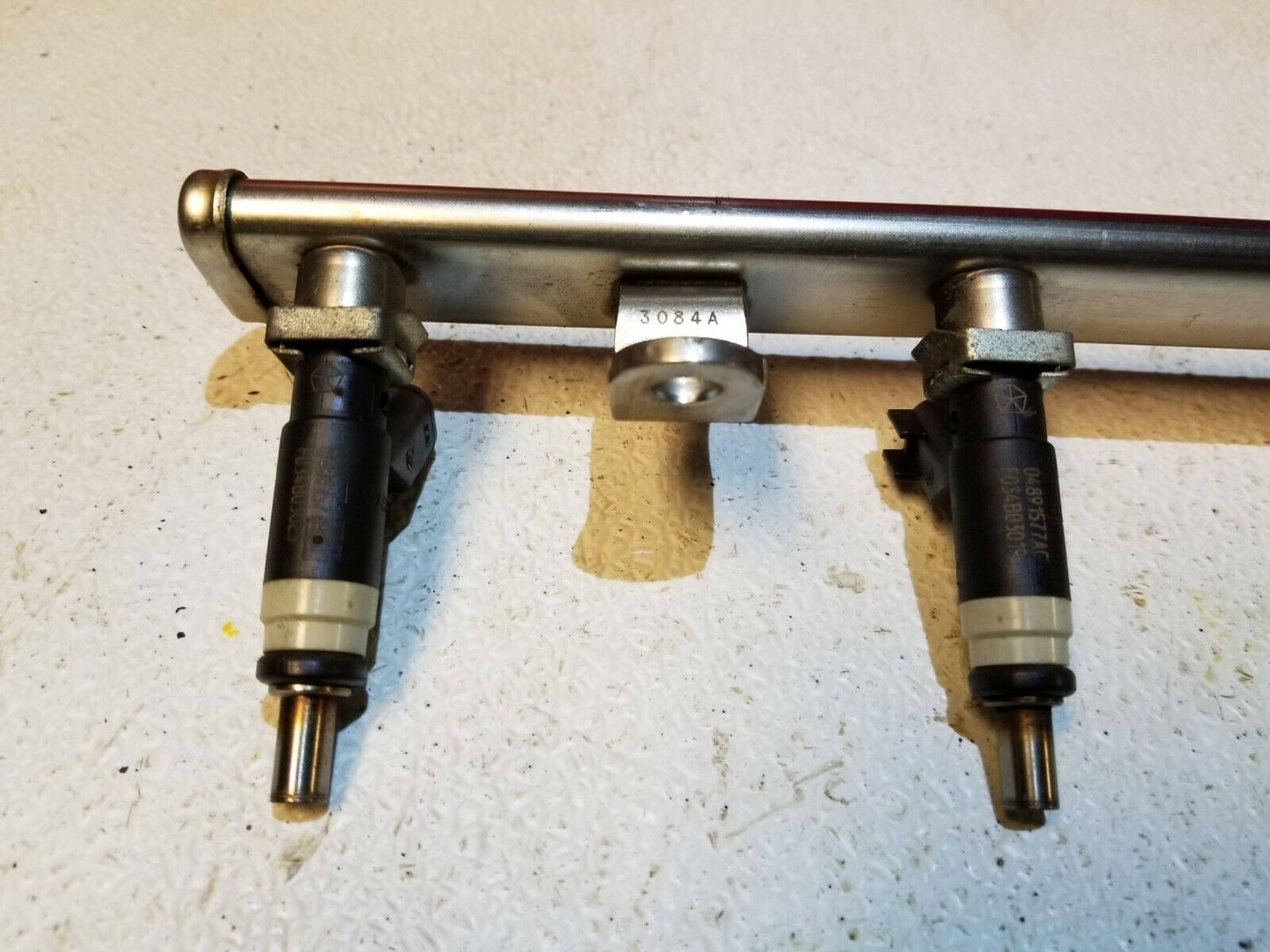 13 14 15 16 Jeep Compass 2.4l Fuel Rail W/ Injectors OEM