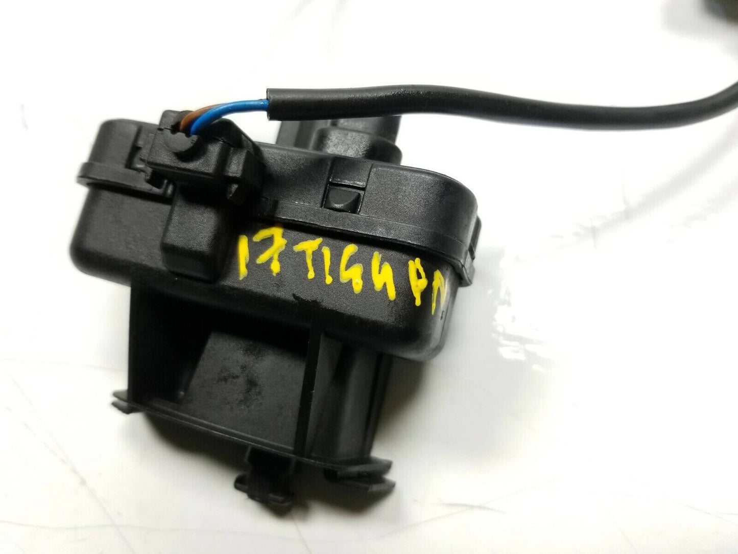 09 11 12 13 14 15 16 17 VW Tiguan Fuel Tank Door Lid Lock Actuator OEM 43k Miles