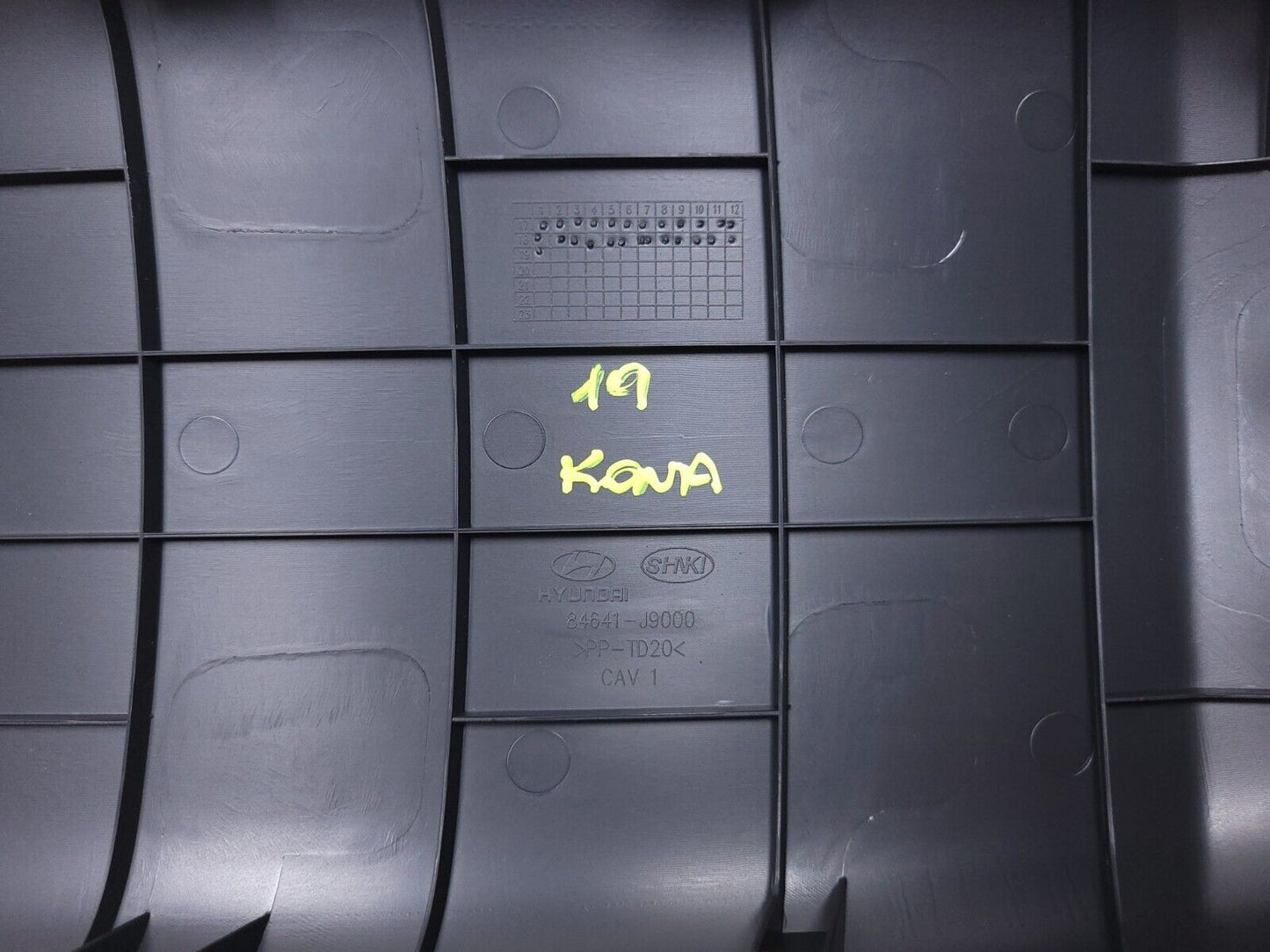 18-21 Hyundai Kona Center Console Rear Back Panel Cover Trim 84641j9000 OEM