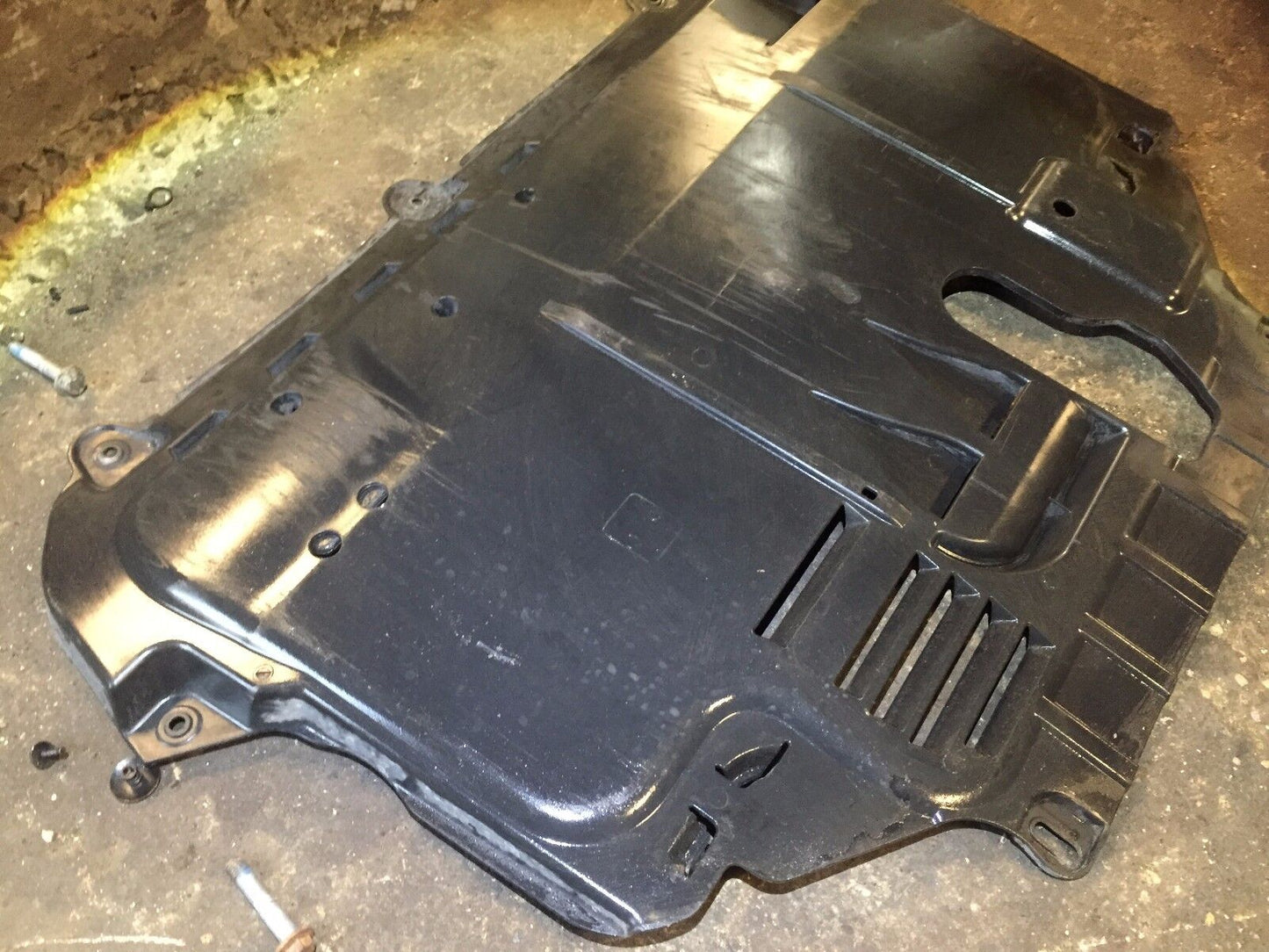 05 06 07 08 09 10 11 Volvo S40 Underbody Protection Cover Splash Shield OEM