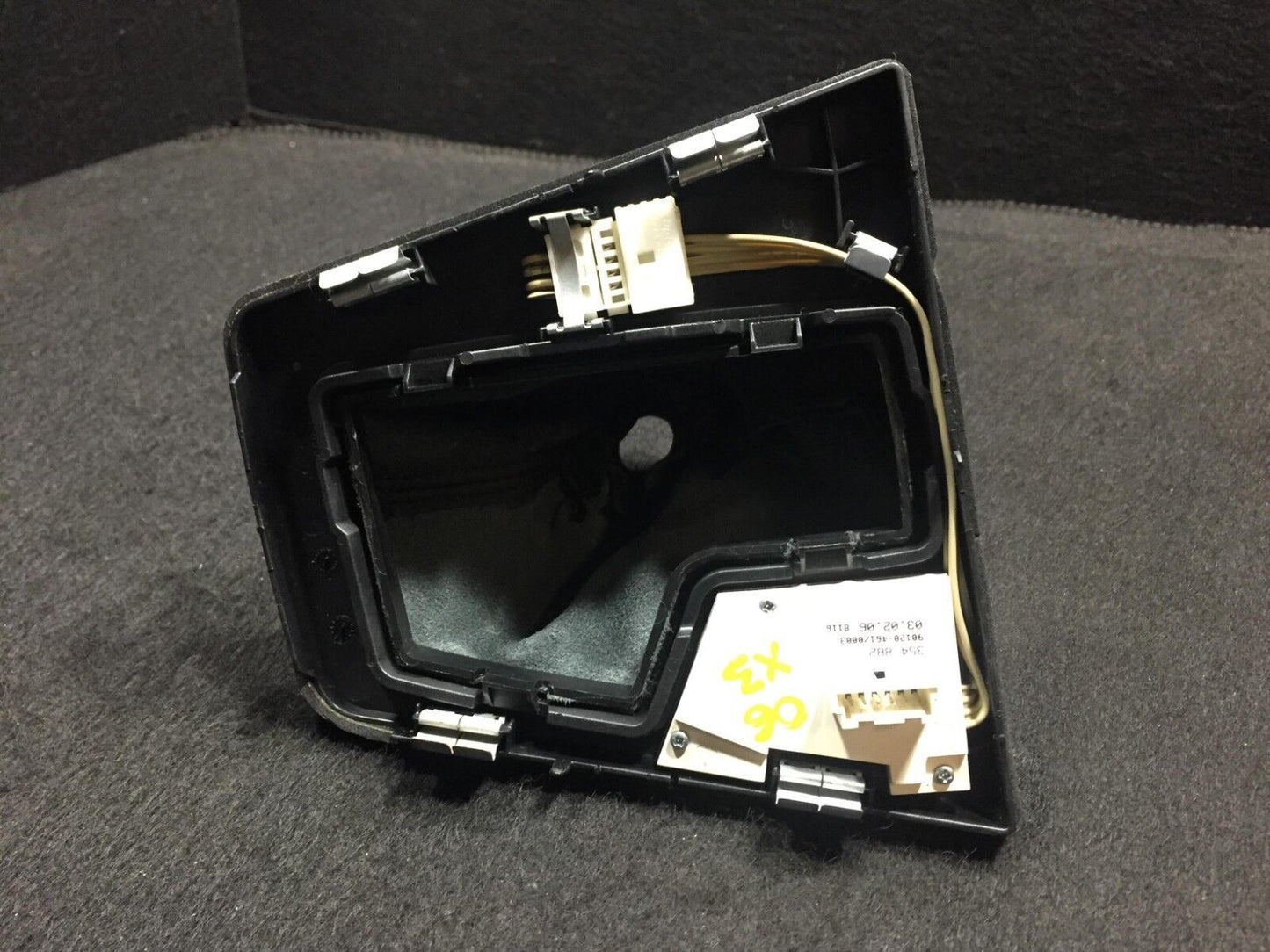 07 08 09 10 BMW X3 E83 Shifter Trim Boot W/ Indicator 35488 OEM D34
