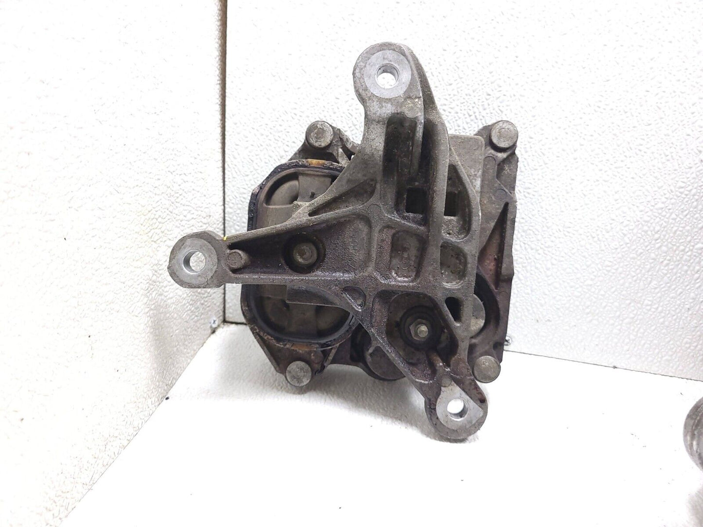 12 13 14 15 16 17 Audi A7 Automatic Transmission Crossmember Mount Bracket OEM