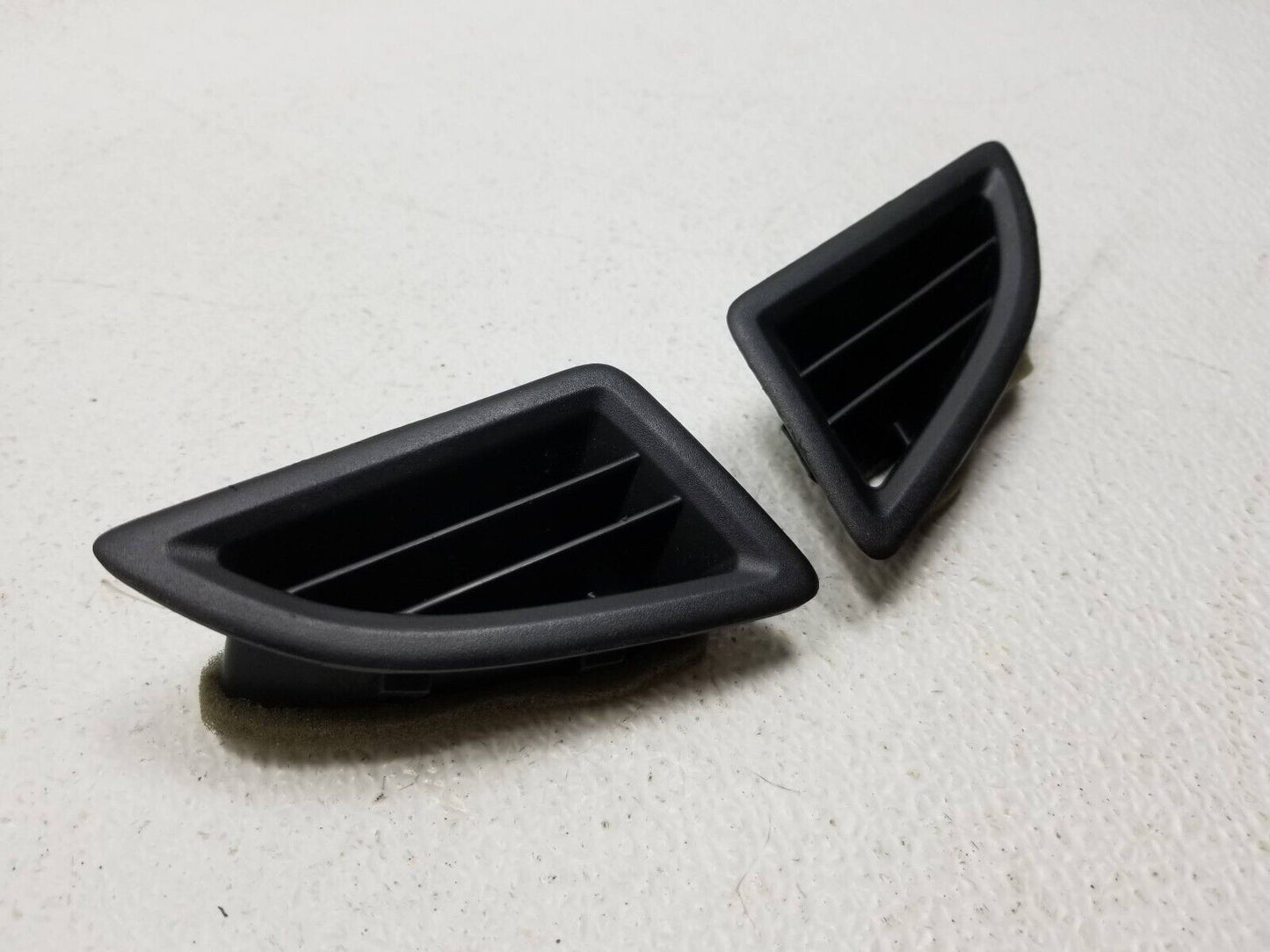14 15 16 17 Hyundai Elantra Gt Dash Side Defroster Air Vent Pair OEM