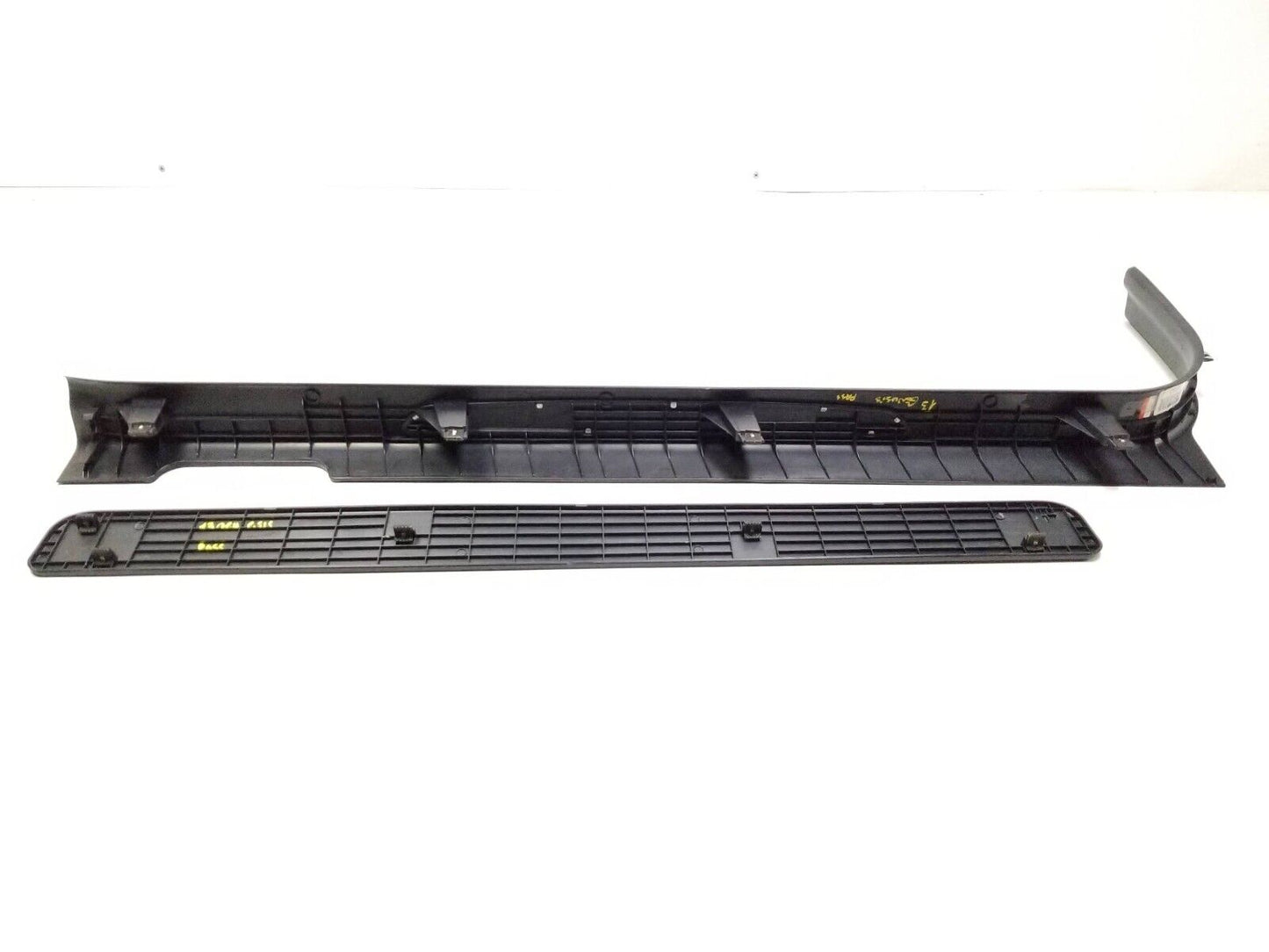 2013 - 2016 Hyundai Genesis Front Door Sill Scuff Plate Trim Passenger Right OEM