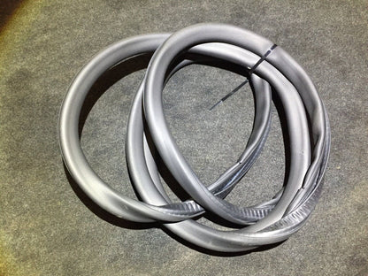 05 06 07 08 Audi A4 Front Right Pass Door Weatherstrip Seal