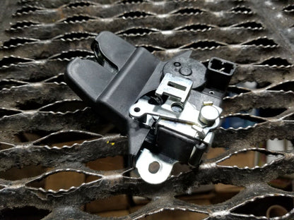 10 11 12 Hyundai Genesis Coupe Trunk Lid Tailgate Lock Latch Actuator OEM