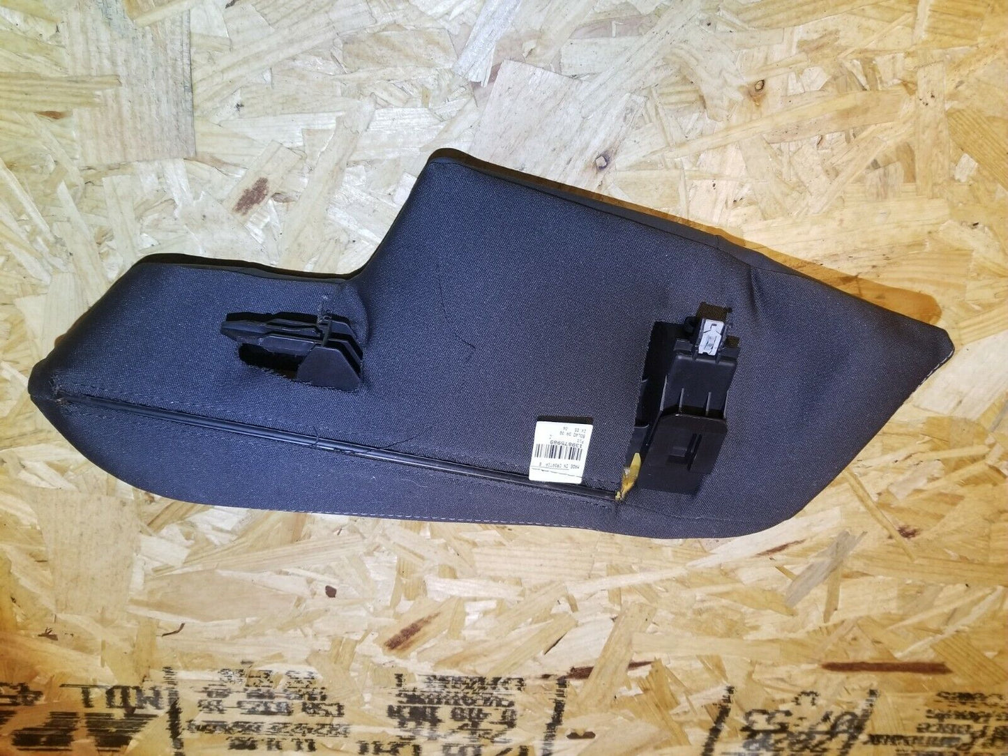 05 06 07 Volvo S40 Right Passenger Side Rear Seat Bolster Cushion OEM