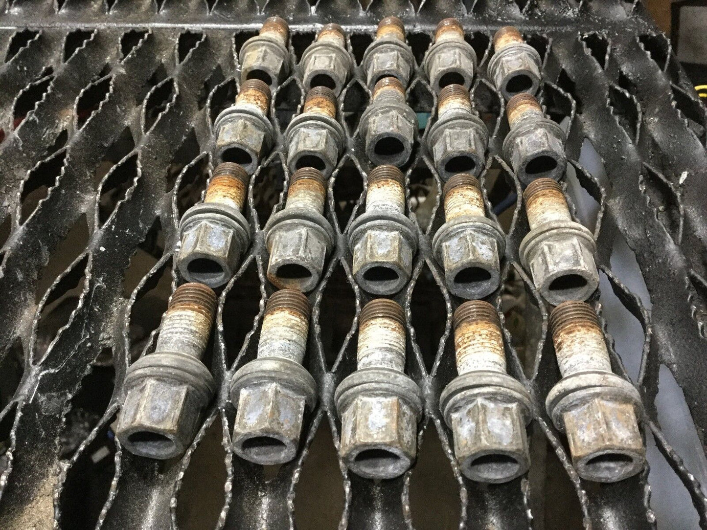 02 03 04 05 06 07 08 Audi A4 - Wheel Bolt Lug Nut 20pcs OEM