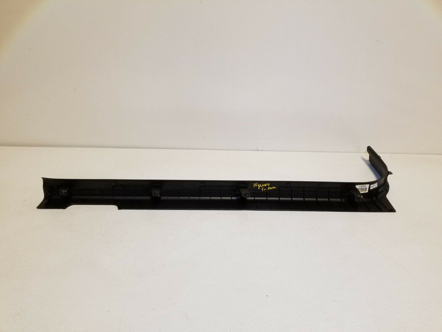 10 11 12 Hyundai Genesis Coupe Front Right Passenger Door Scuff Trim Panel OEM