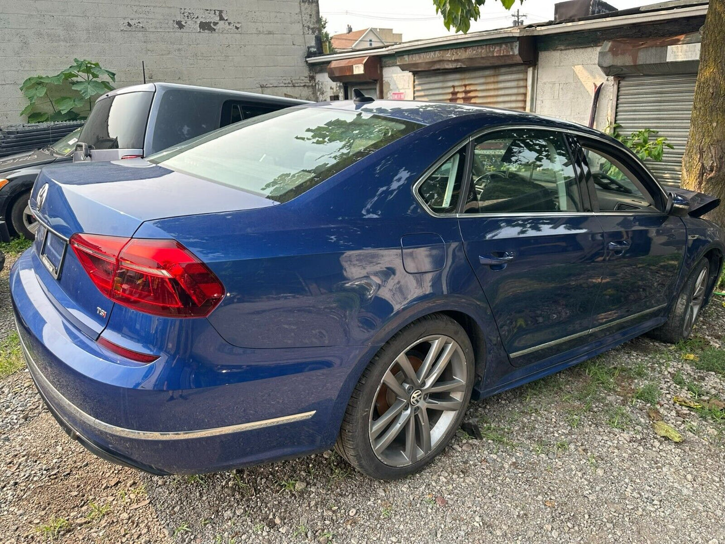 12-19 Volkswagen Passat Front Door Window Glass Passenger Side Right OEM