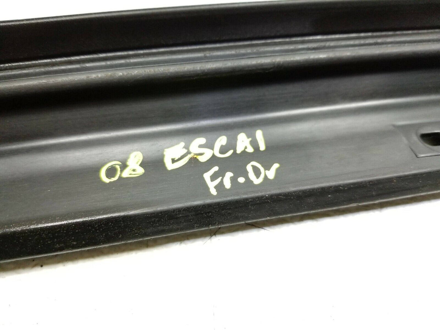 08 09 10 11 12 13 14 Escalade Front Left Driver Door Reveal Molding OEM
