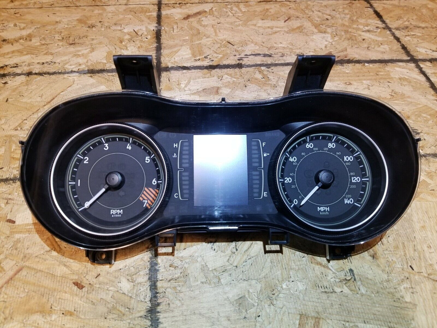 2014 Jeep Cherokee Instriument Cluster Speedometer Gauge OEM 73k