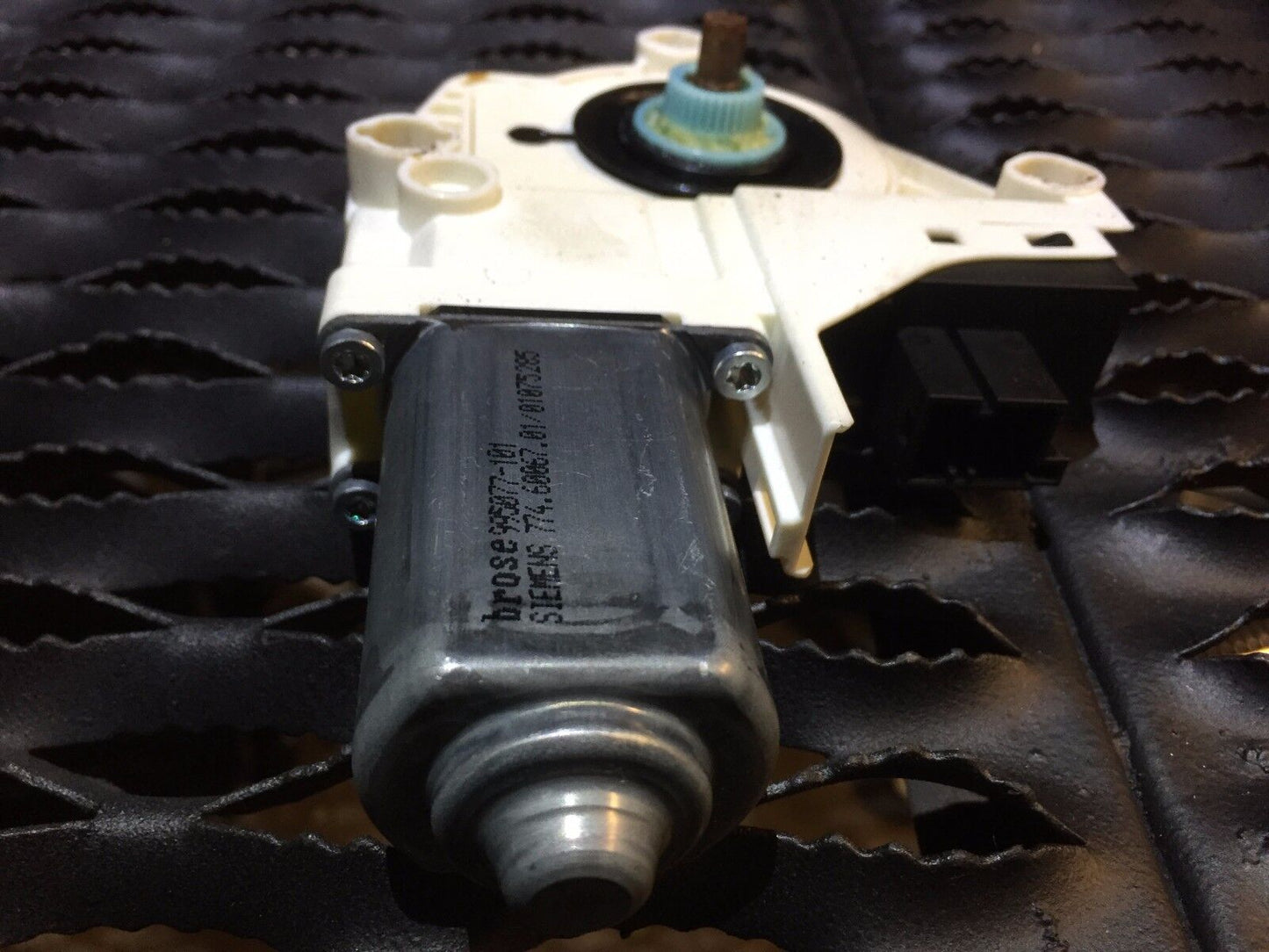 05 06 07 08 Audi A6 C6 Front Right Passenger Side Power Window Motor OEM