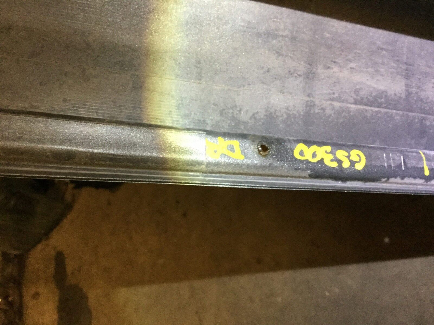 98 99 00 01 02 03 04 05 Lexus GS300 Rocker Panel Skirt Molding Left Front OEM