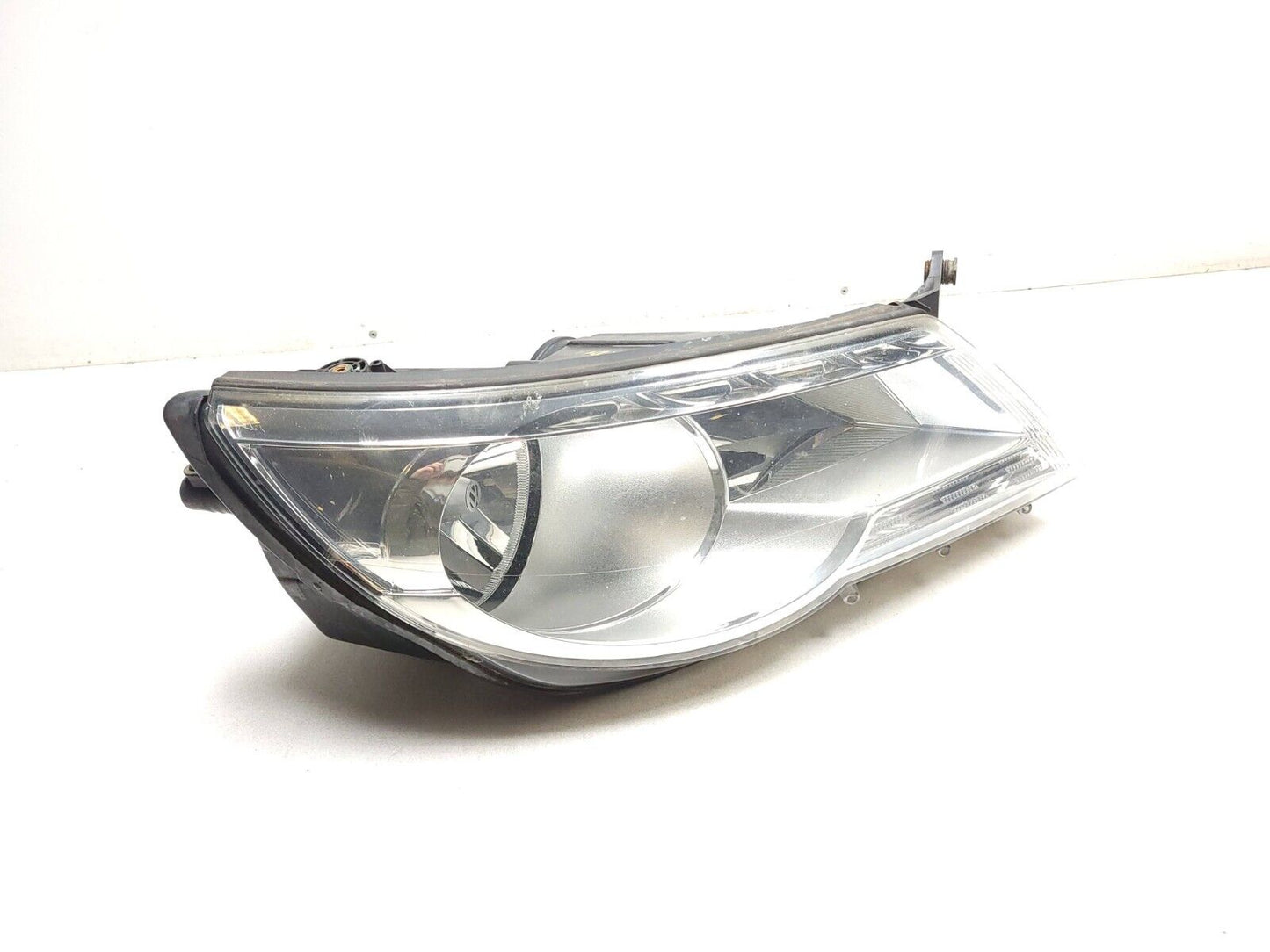 09 - 11 VW Tiguan Headlight Left & Right Pair OEM