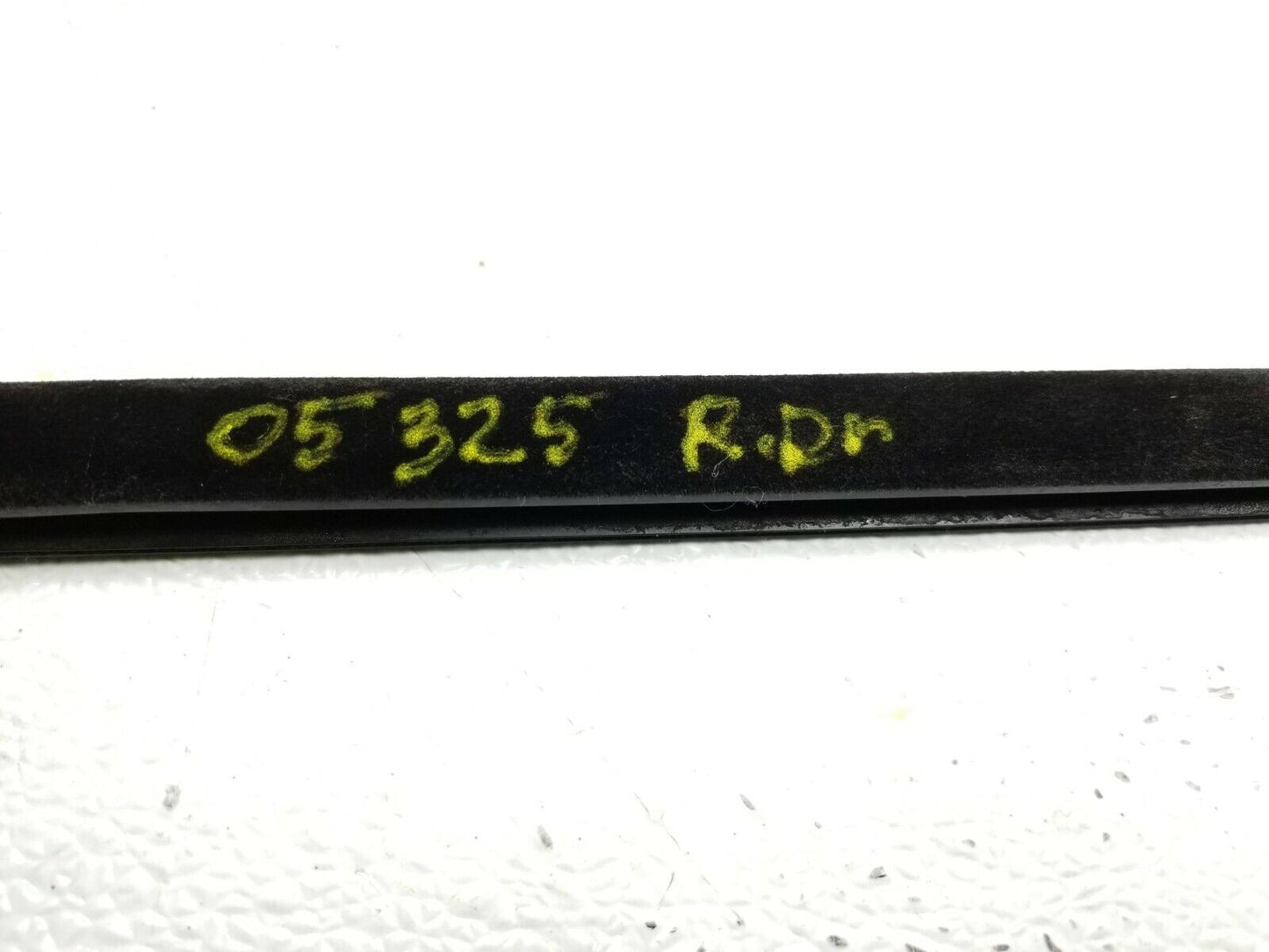 01 02 03 04 05 BMW E46 Sdn Rear Left Driver Door Belt Seal Molding OEM 125k