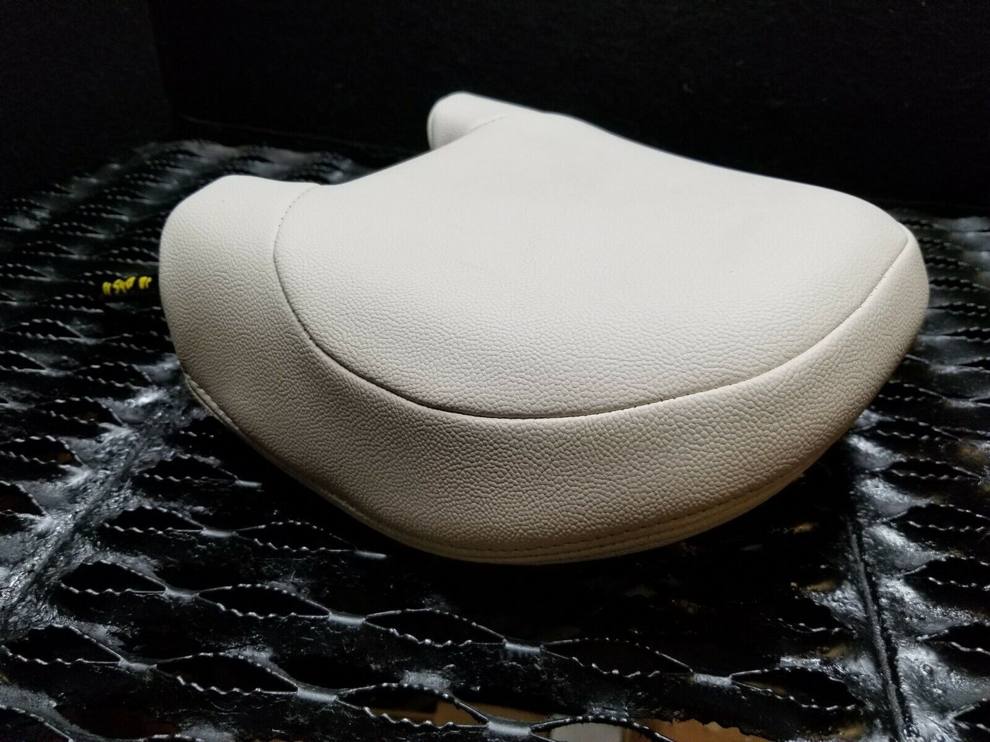 05 06 07 08 09 10 11 Volvo S40 Front Left Driver Seat Headrest Head Rest OEM