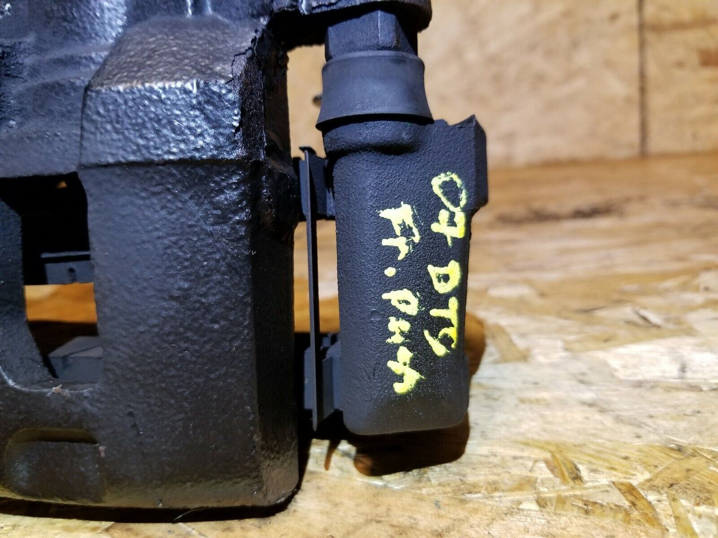 06 07 08 09 10 11 Cadillac DTS Brake Caliper Front Right Passenger Side OEM