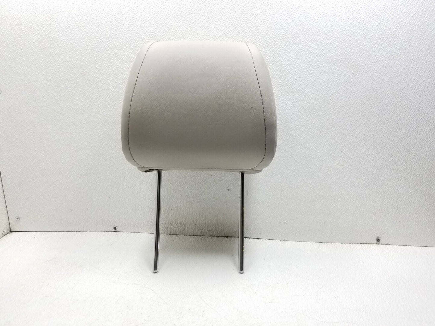 2006 - 2010 Jeep Grand Cherokee Front Driver Seat Headrest OEM