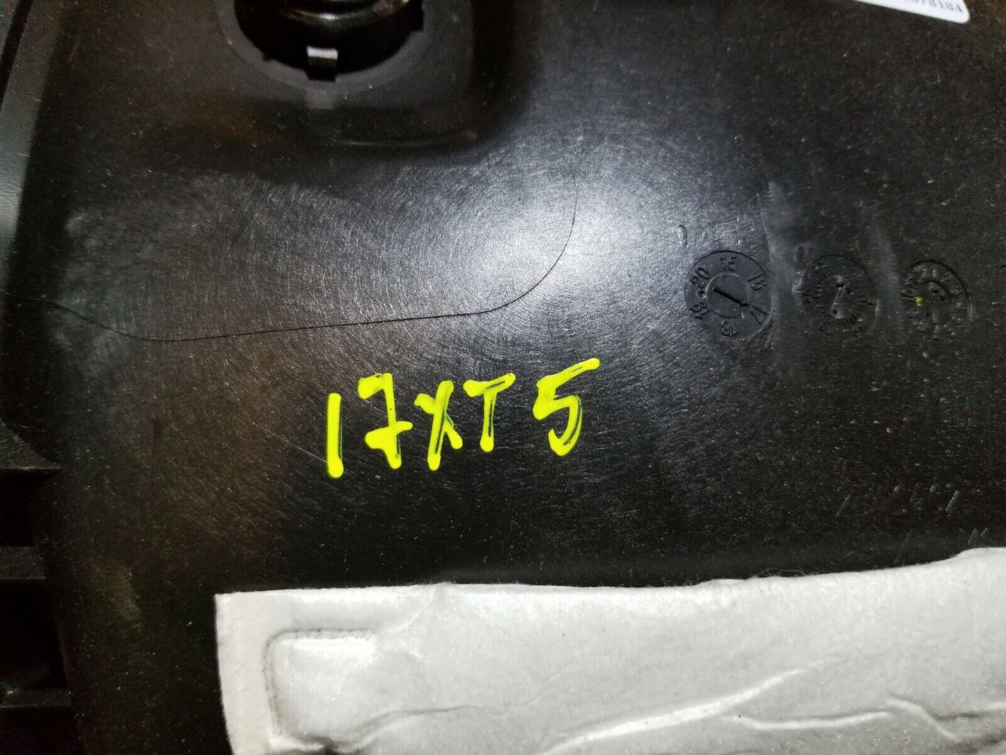 17 18 19 20 Cadillac Xt5 Center Console Storage Tray W/ Lighter OEM 34k