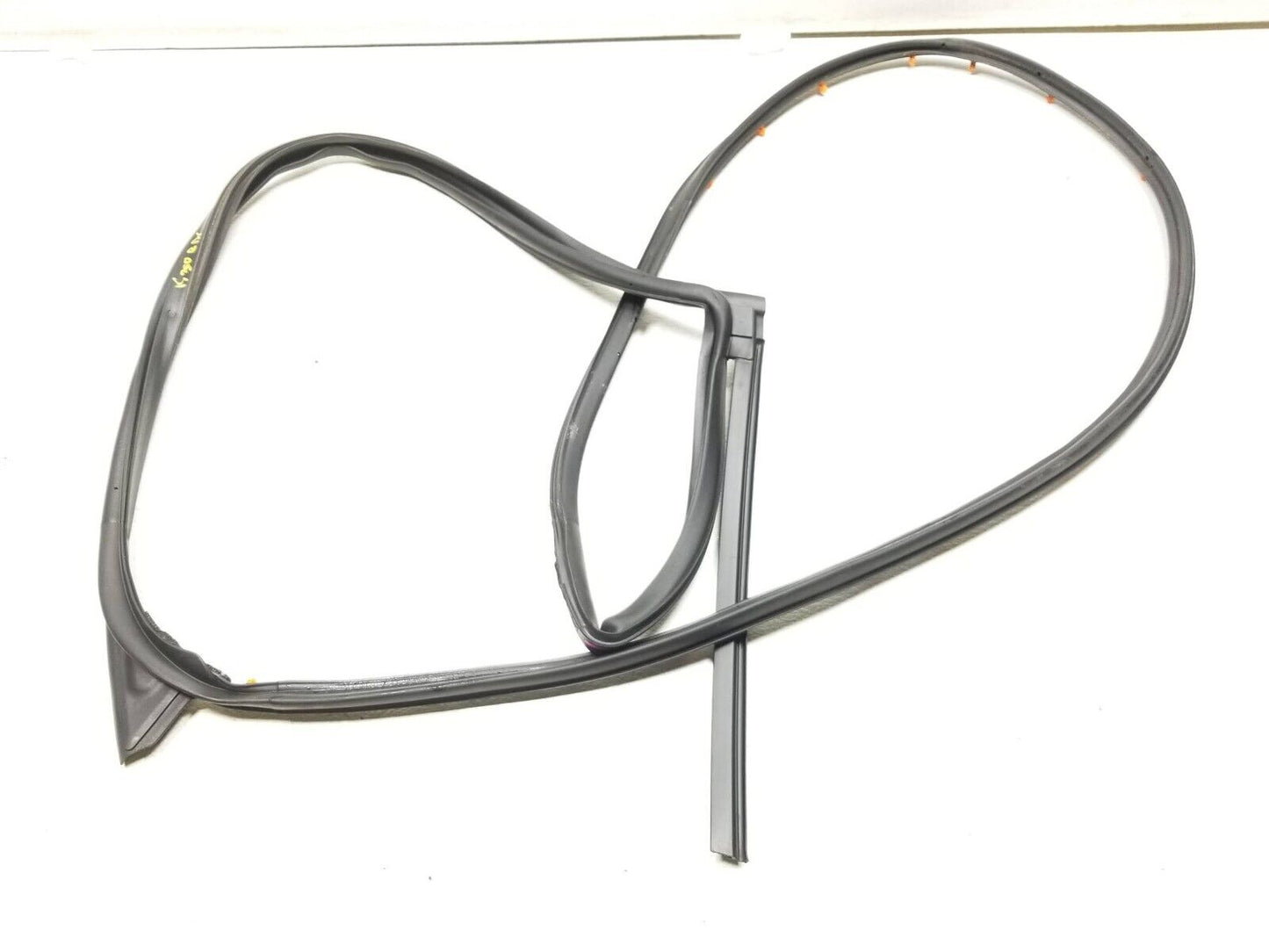 15 16 17 18 19 Chrysler 300 Rear Left Dr Side Door Weather Strip Seal OEM 42k