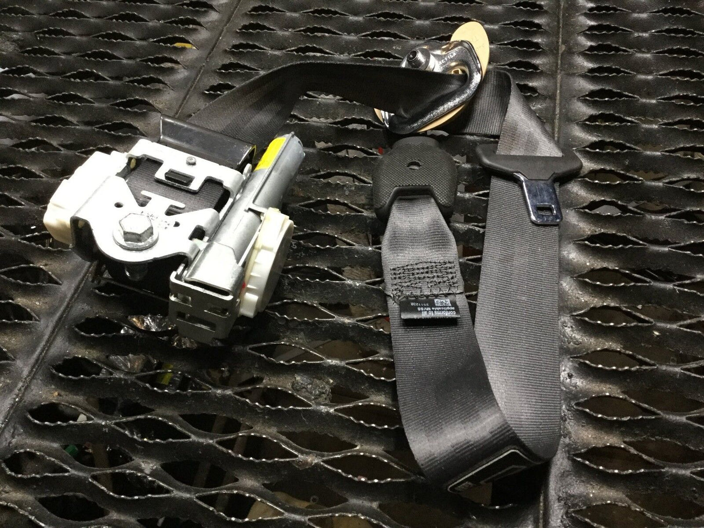 11 12 13 14  Hyundai Sonata Fornt Right Passenger Seat Belt Retractor OEM
