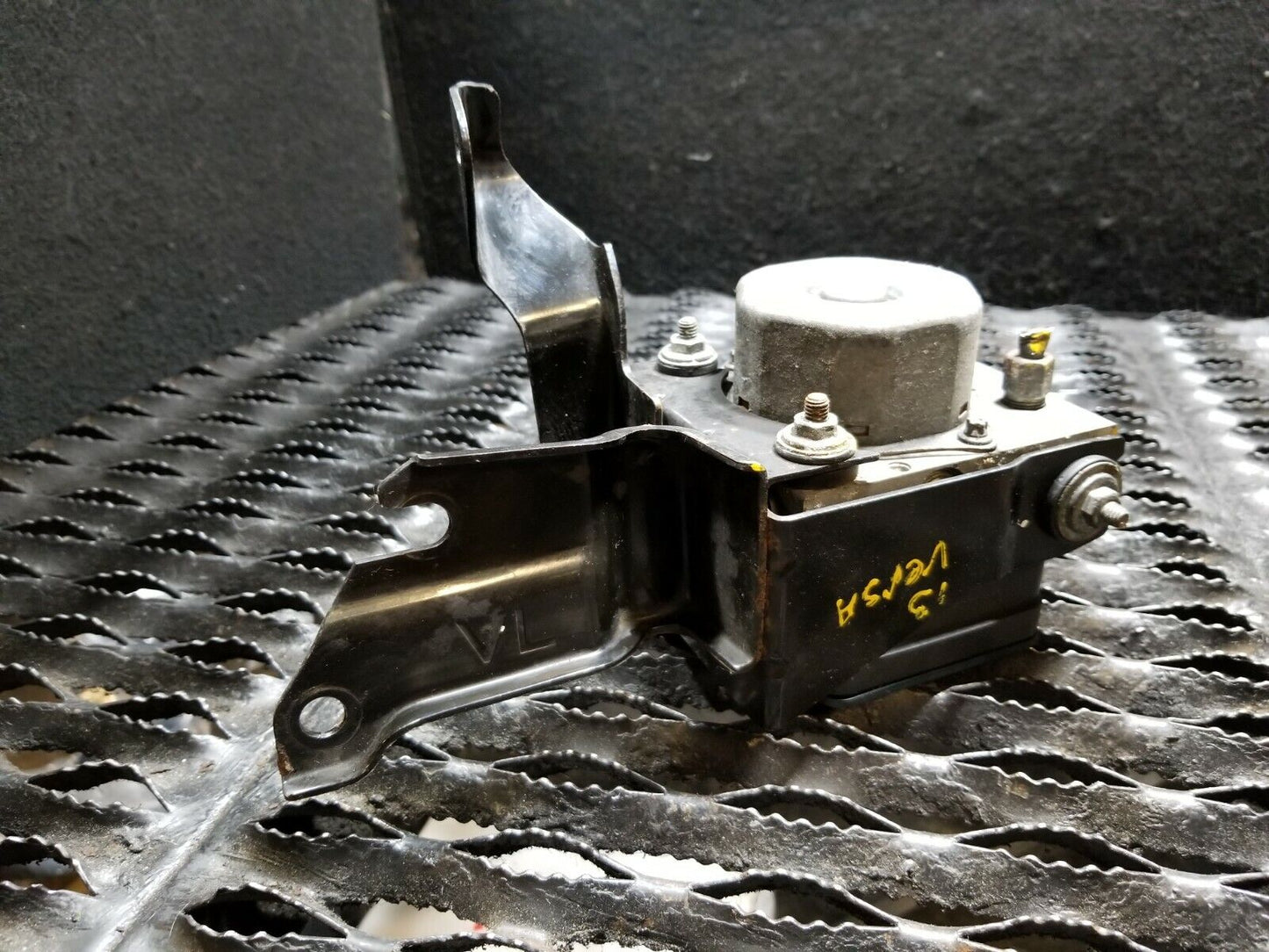 13 14 15 16 Nissan Versa ABS Anti Lock Brake Pump OEM 95k